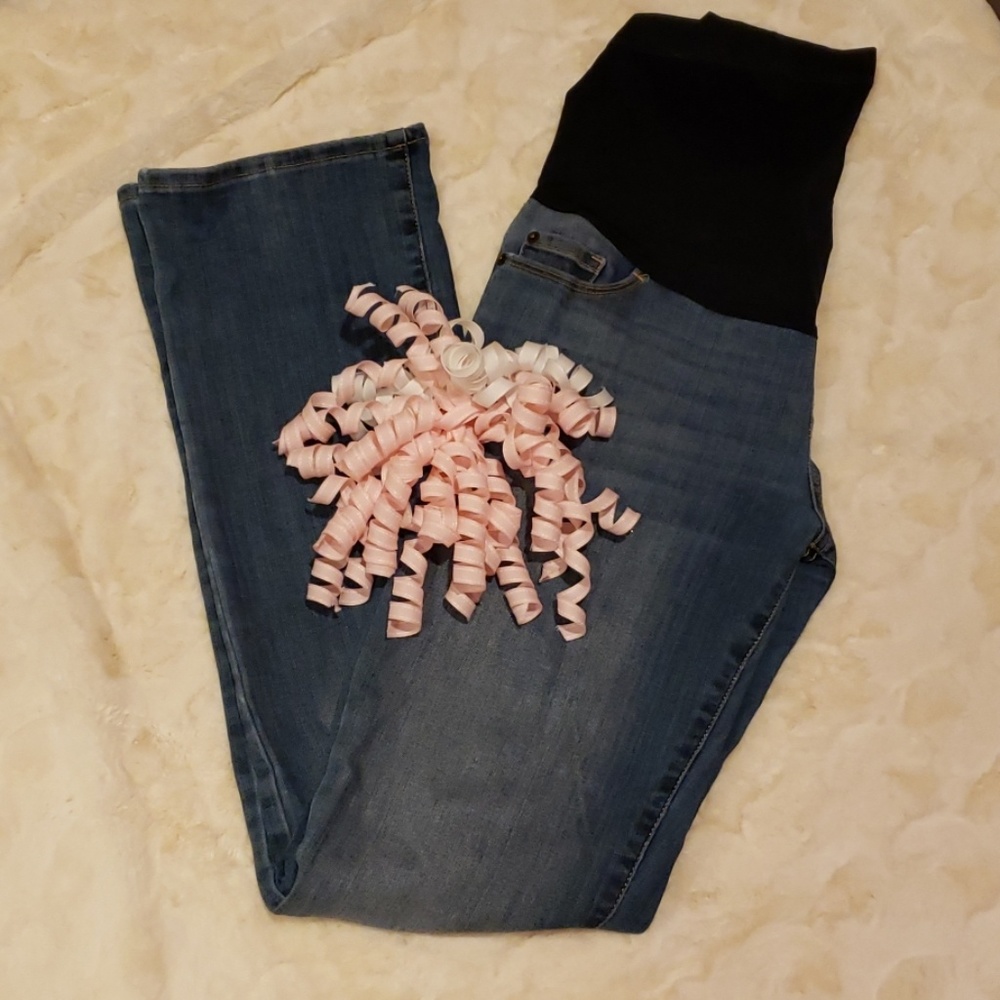 💞Liz Lange Maternity Boot-Cut Jeans💞